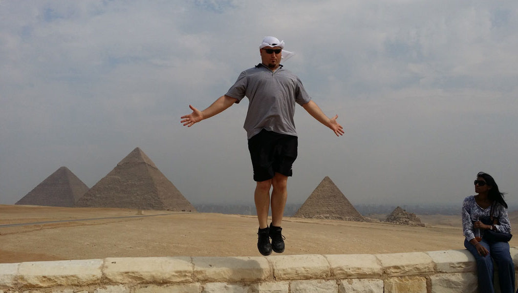 Levitation-Illusion-in-EgyptPyramid
